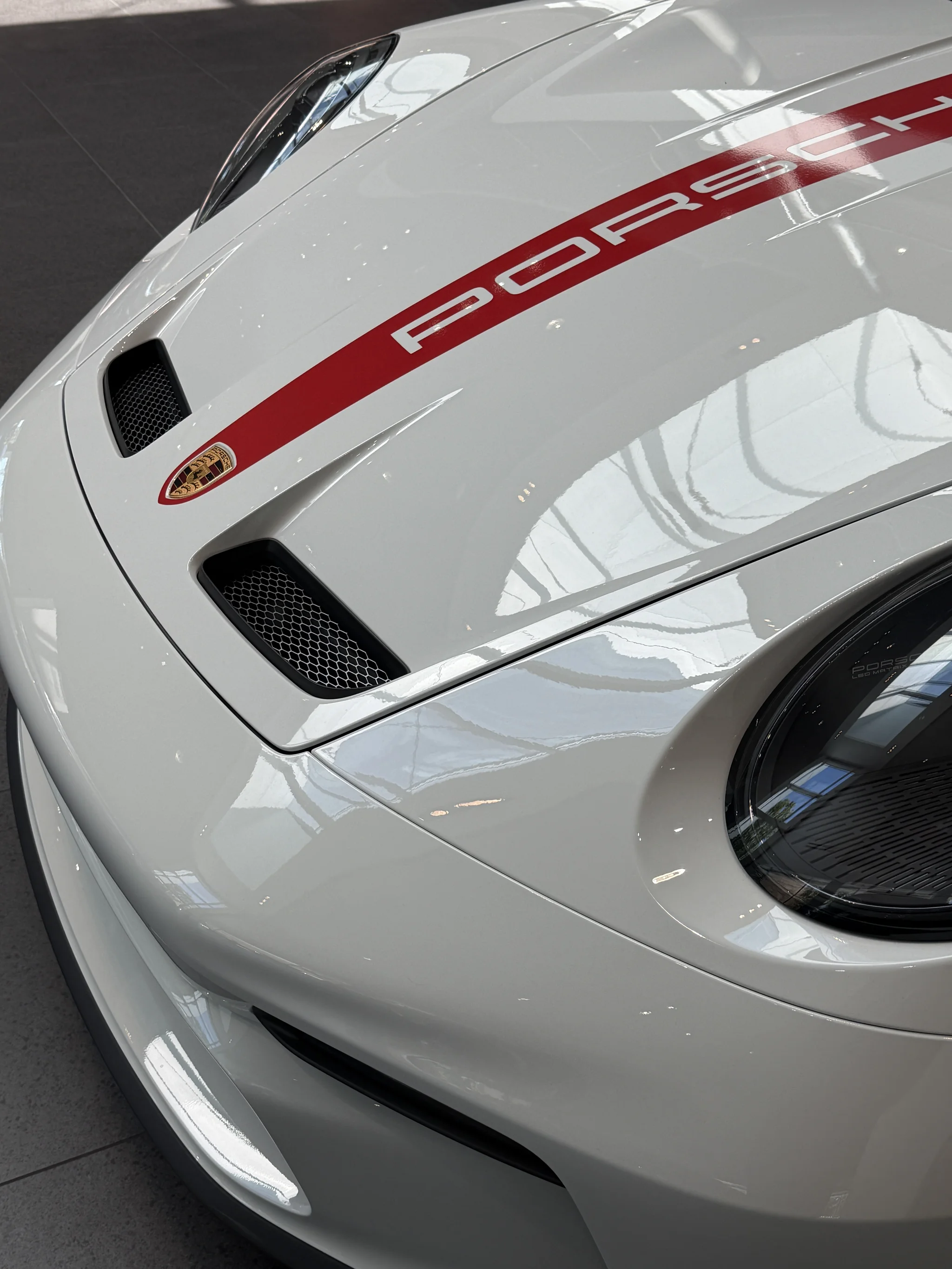 2,700-Mile 2022 Porsche 992 GT3 Touring photo 7