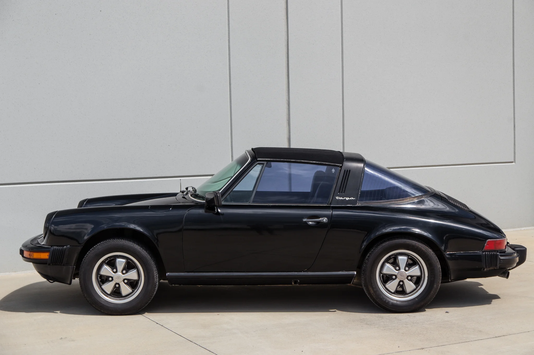 1977 Porsche 911S Targa 5-Speed photo 3