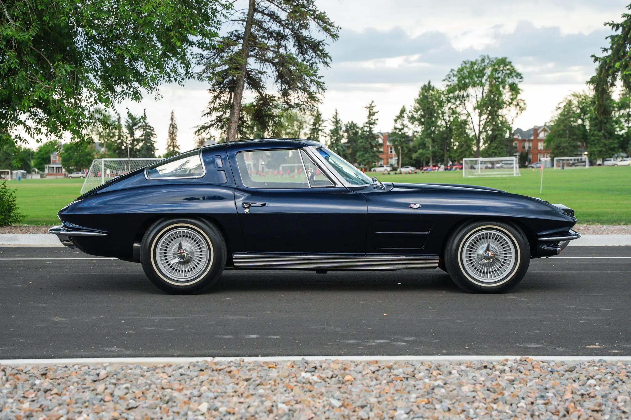 1963 Chevrolet Corvette Split-Window Coupe L76 327/340 4-Speed photo 3
