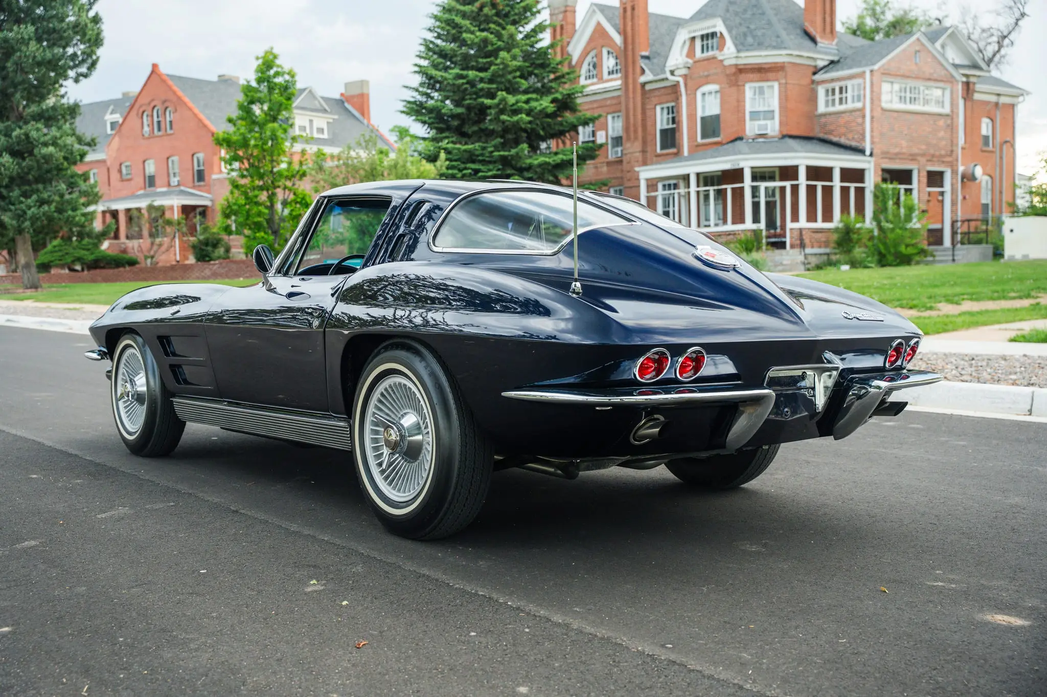 1963 Chevrolet Corvette Split-Window Coupe L76 327/340 4-Speed photo 2
