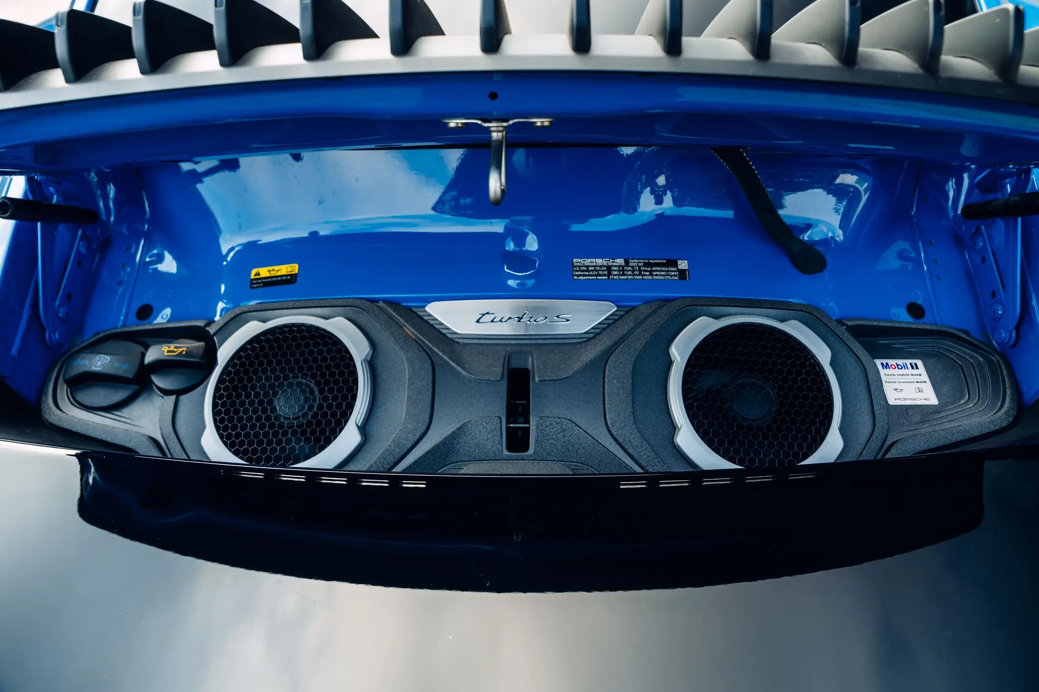 4k-Mile 2022 Porsche 992 Turbo S Coupe Lightweight Package photo 4