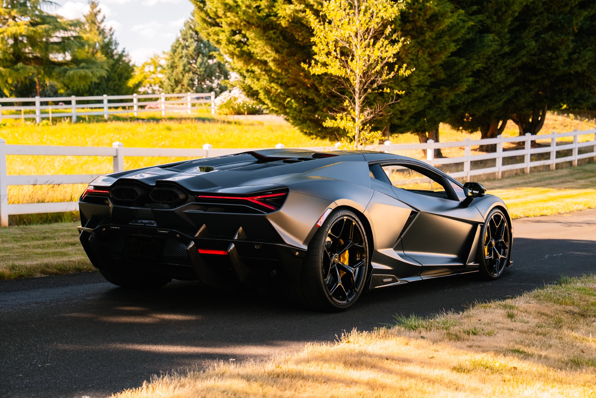 2025 Lamborghini Revuelto photo 2
