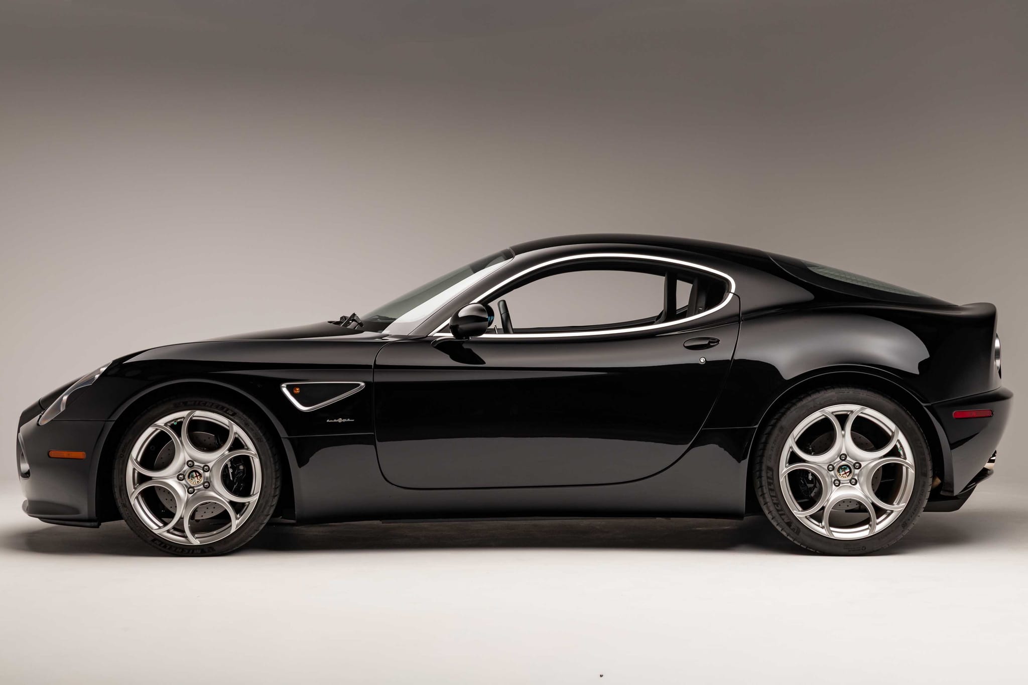 9k-Mile 2008 Alfa Romeo 8C Competizione photo 4