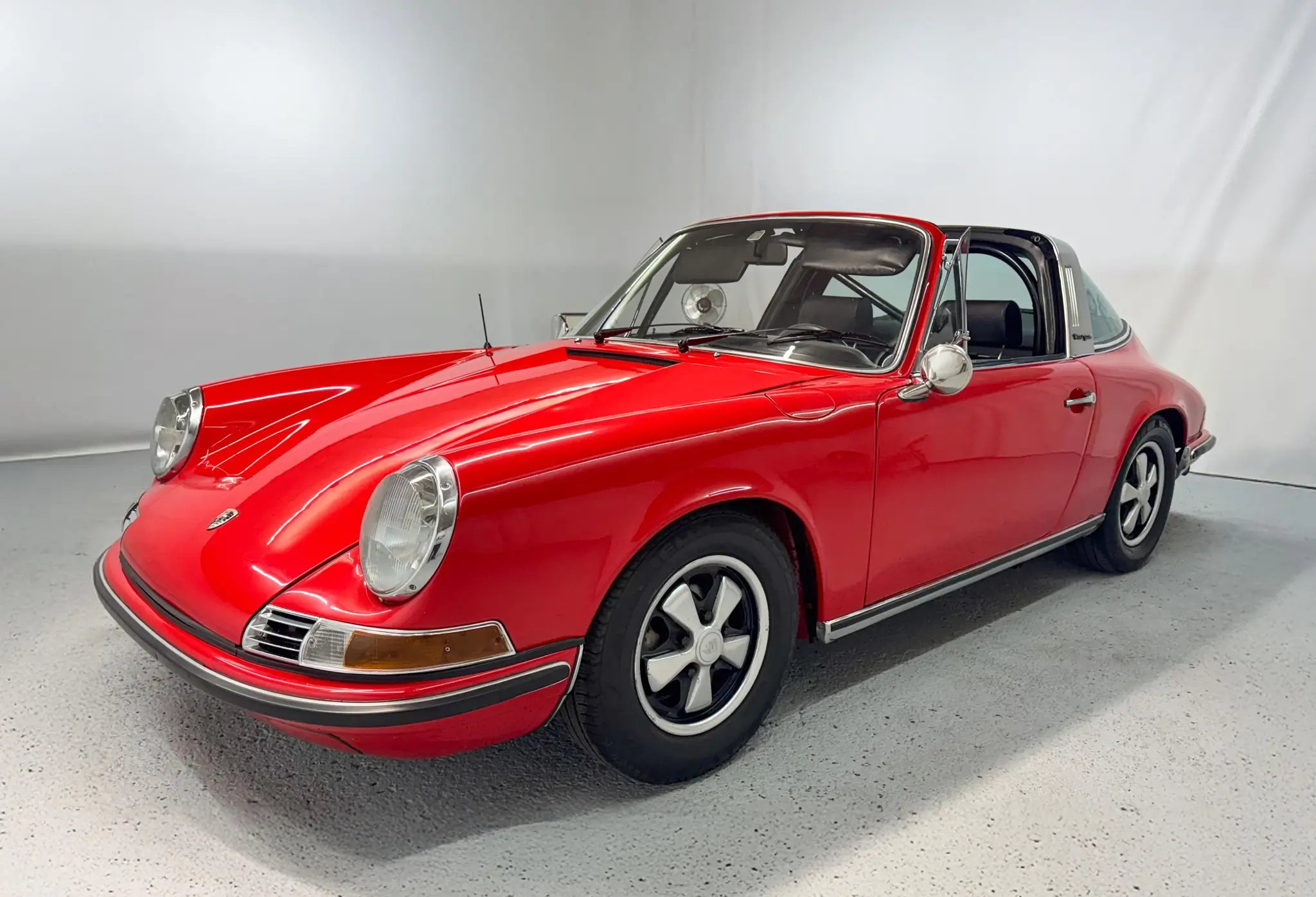 RoW 1972 Porsche 911E Targa 3.2L 5-Speed photo 2