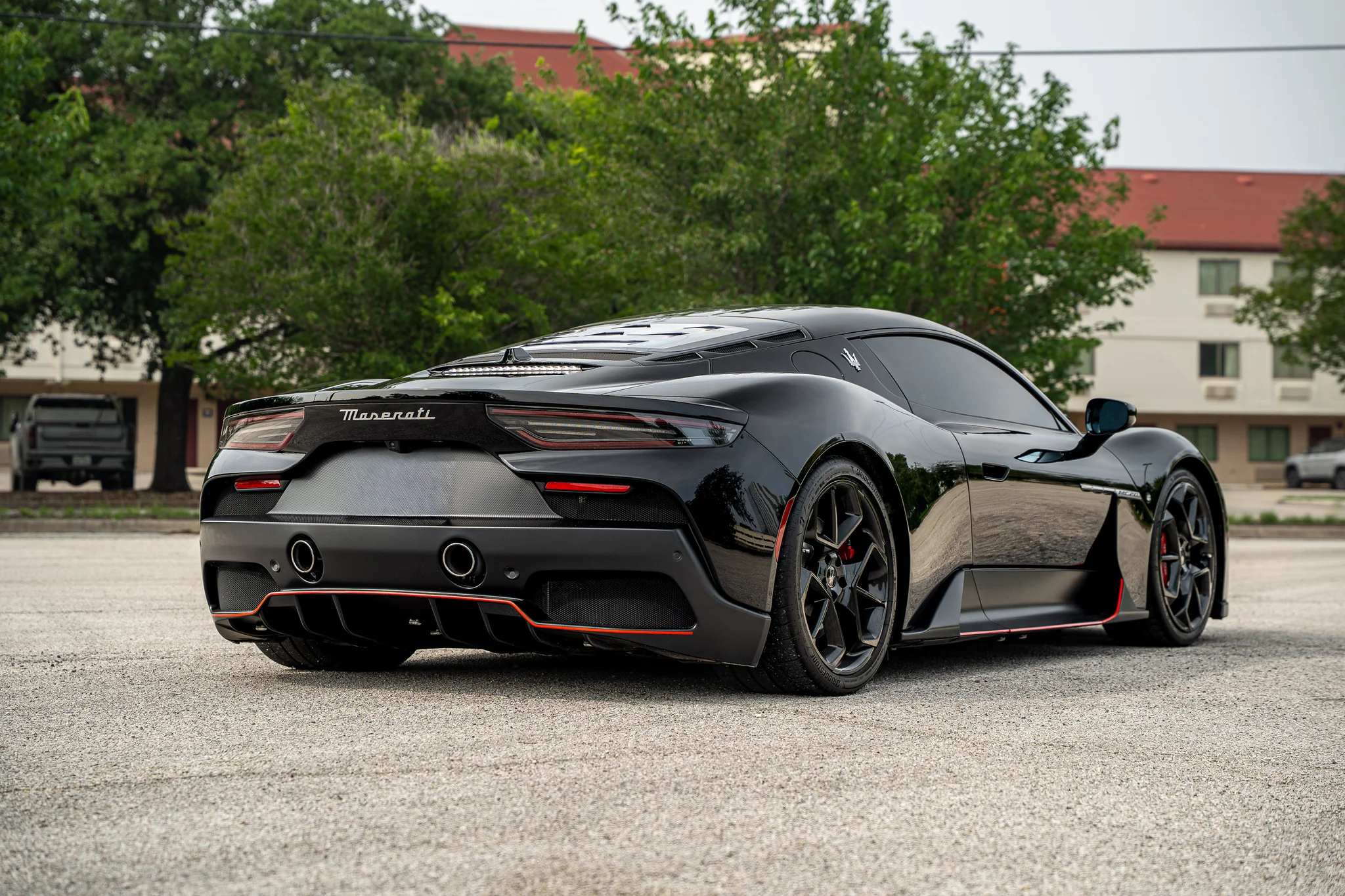 5k-Mile 2023 Maserati MC20 Coupe photo 2