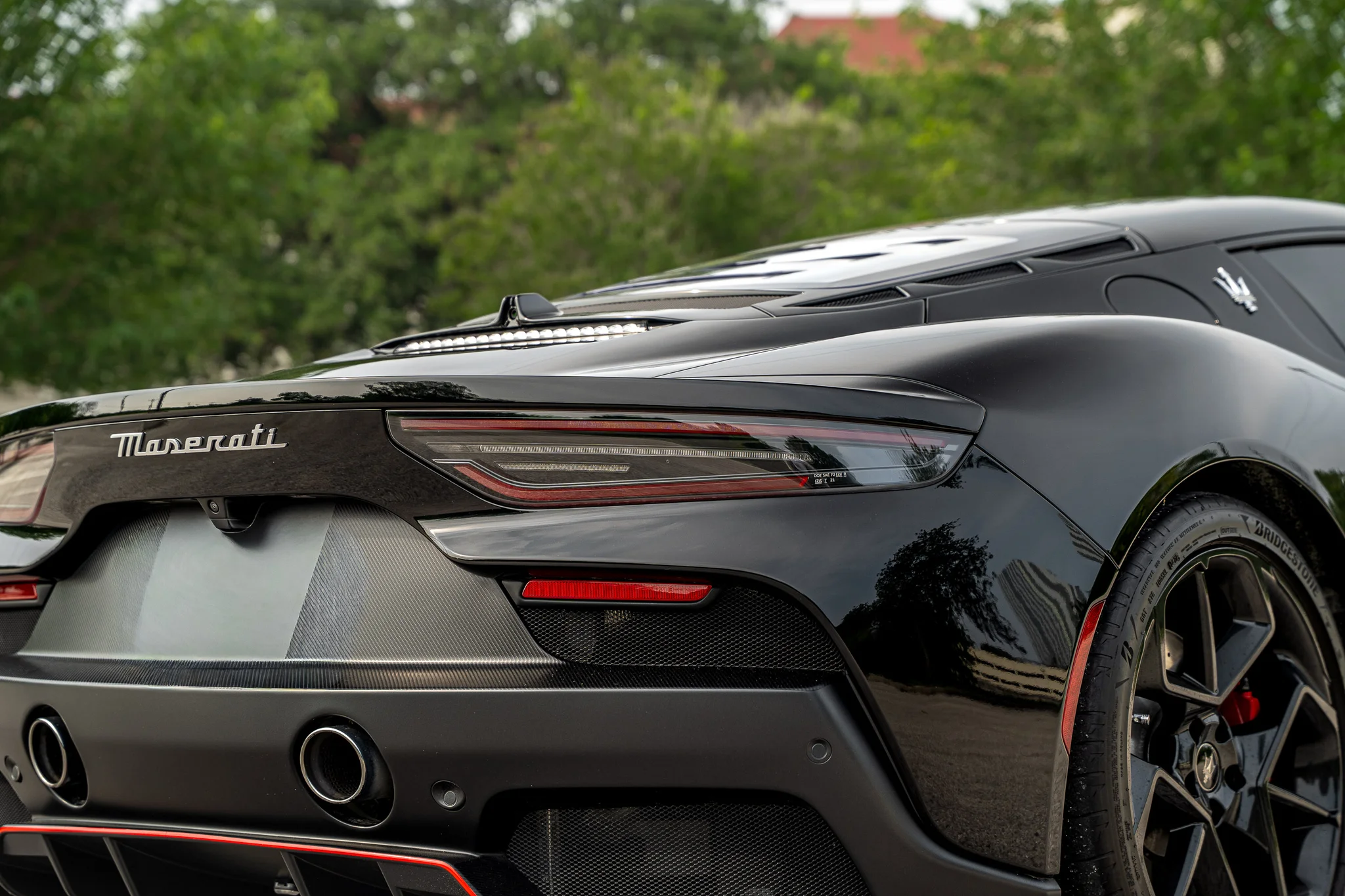 5k-Mile 2023 Maserati MC20 Coupe photo 4