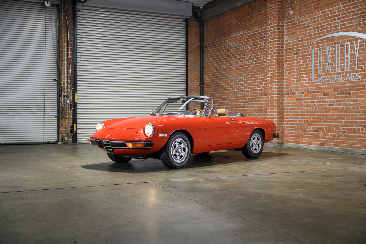 2.0L-Powered 1971 Alfa Romeo 1750 Spider Veloce photo 2