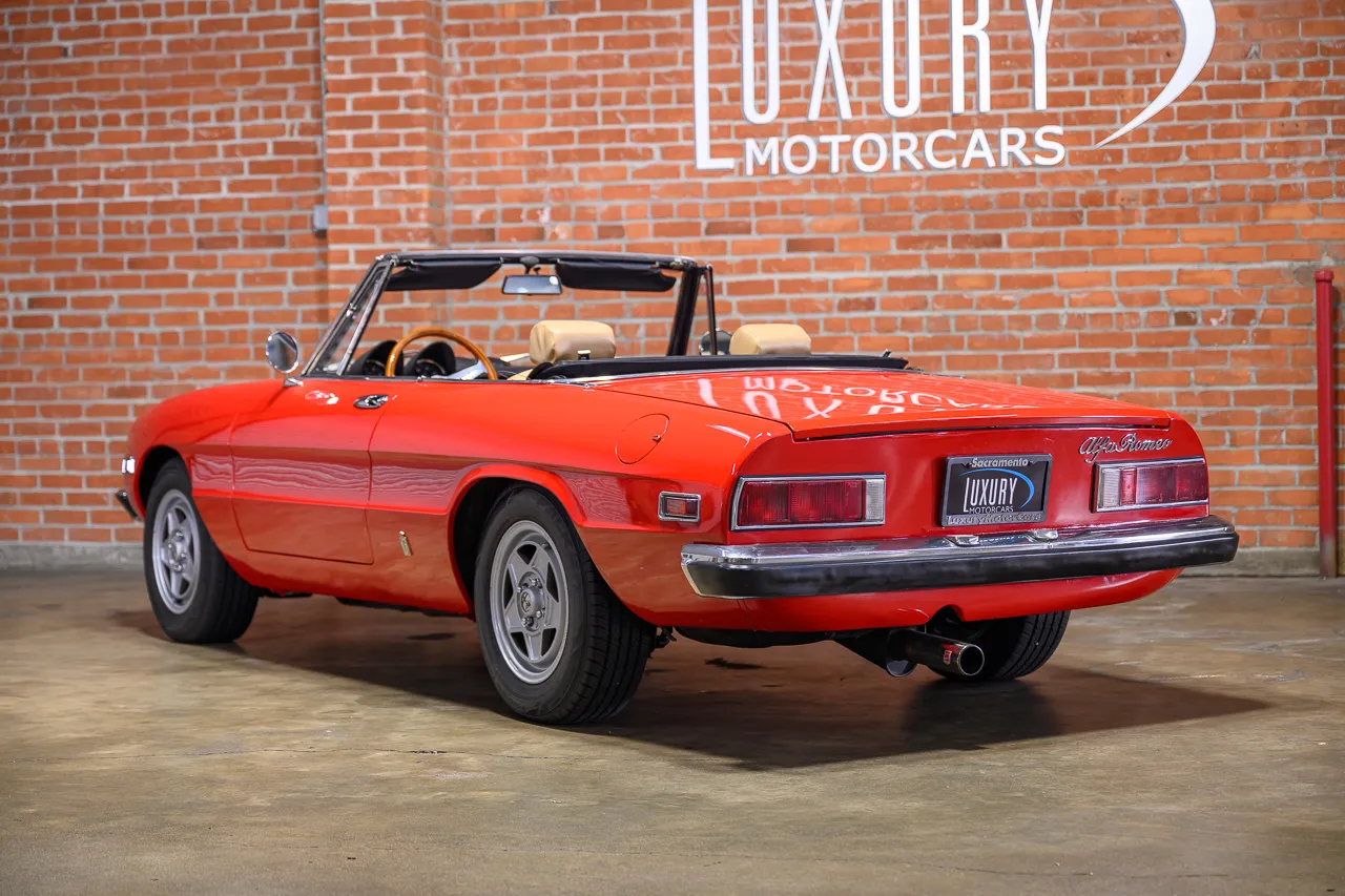 2.0L-Powered 1971 Alfa Romeo 1750 Spider Veloce photo 4