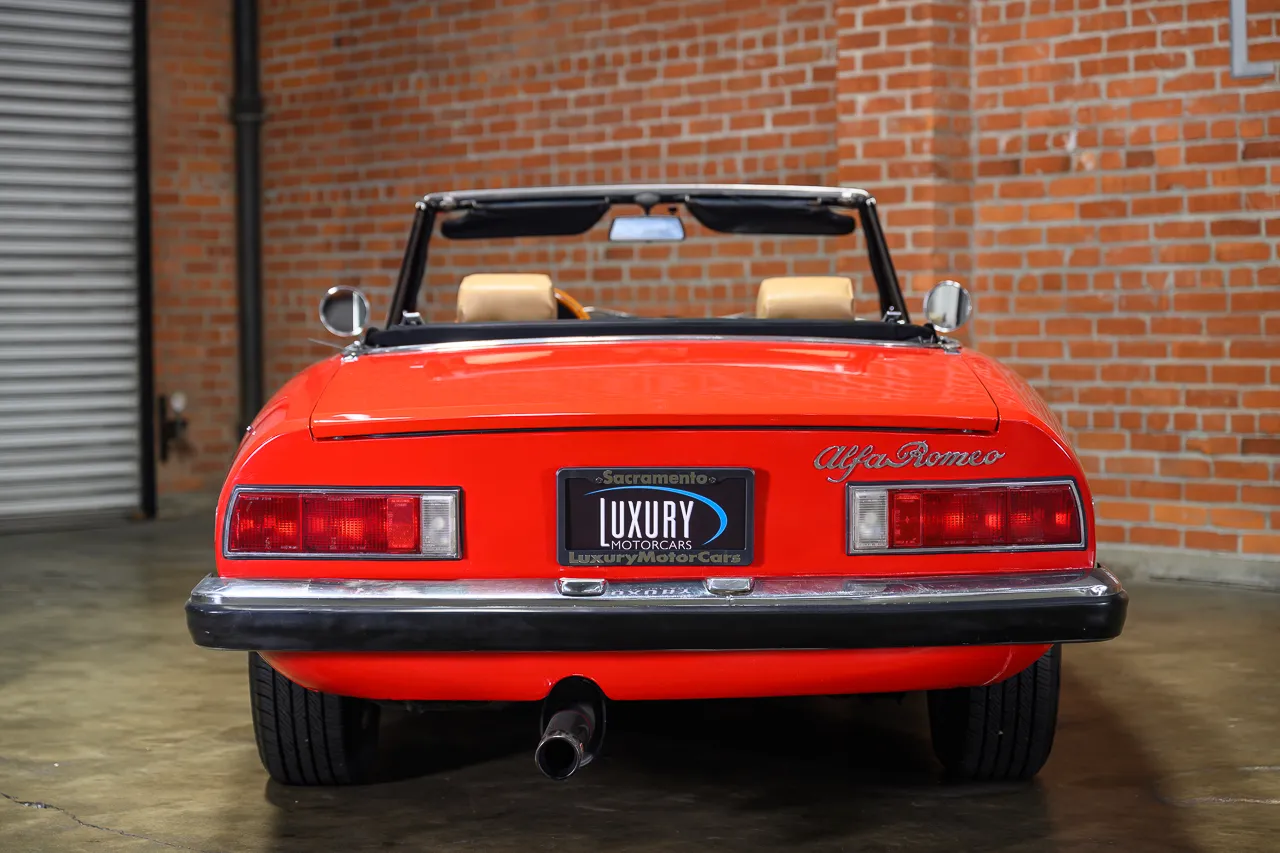 2.0L-Powered 1971 Alfa Romeo 1750 Spider Veloce photo 6