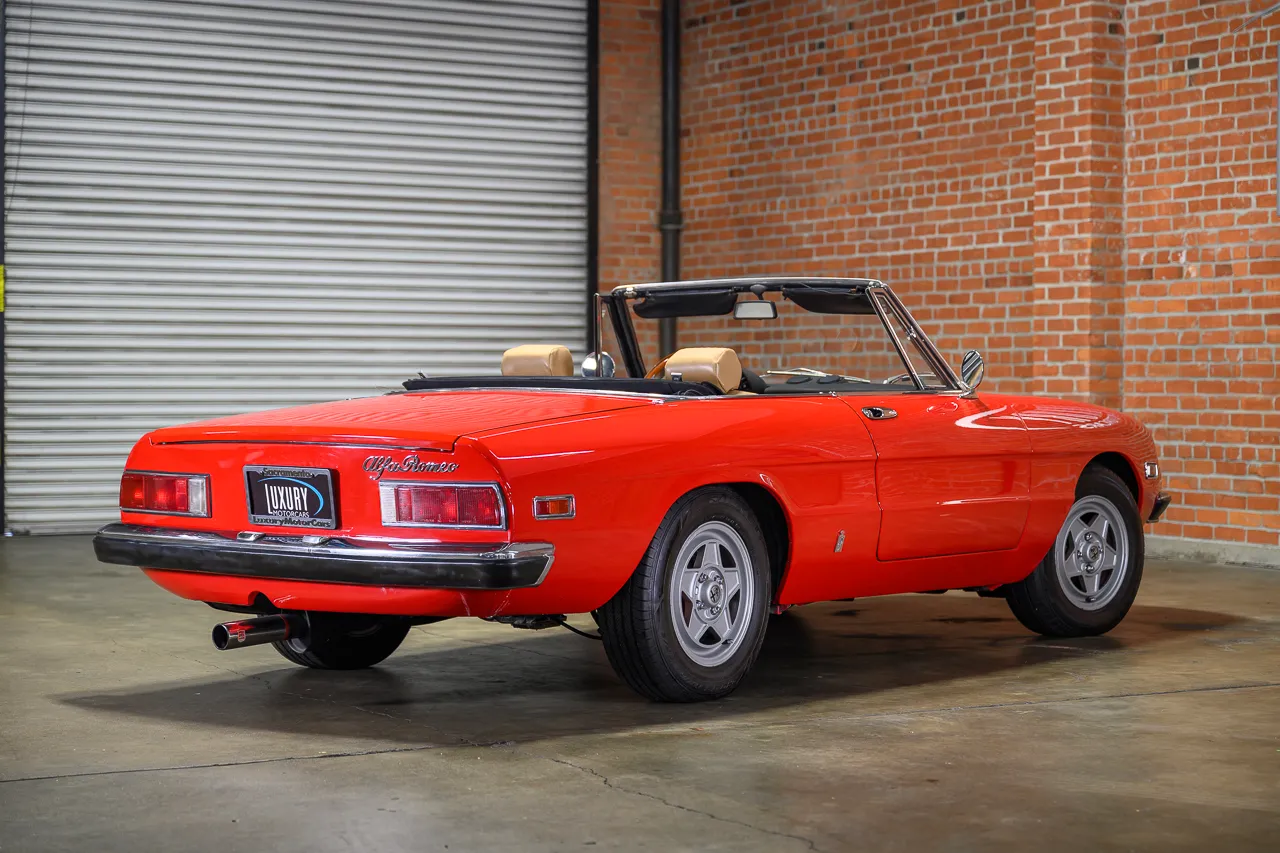 2.0L-Powered 1971 Alfa Romeo 1750 Spider Veloce photo 7